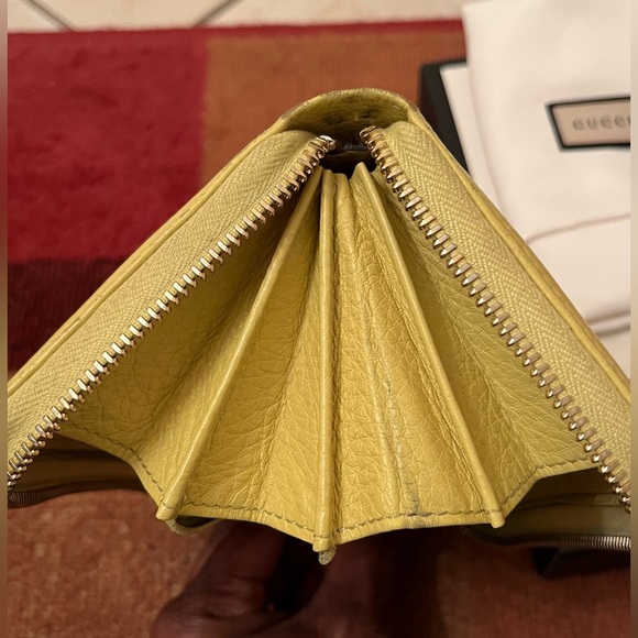 💯Gucci Neon Yellow Pebbled Leather Zippy Wallet w/Bamboo Pull/Dust Bag/Gift Box - Picture 16 of 17